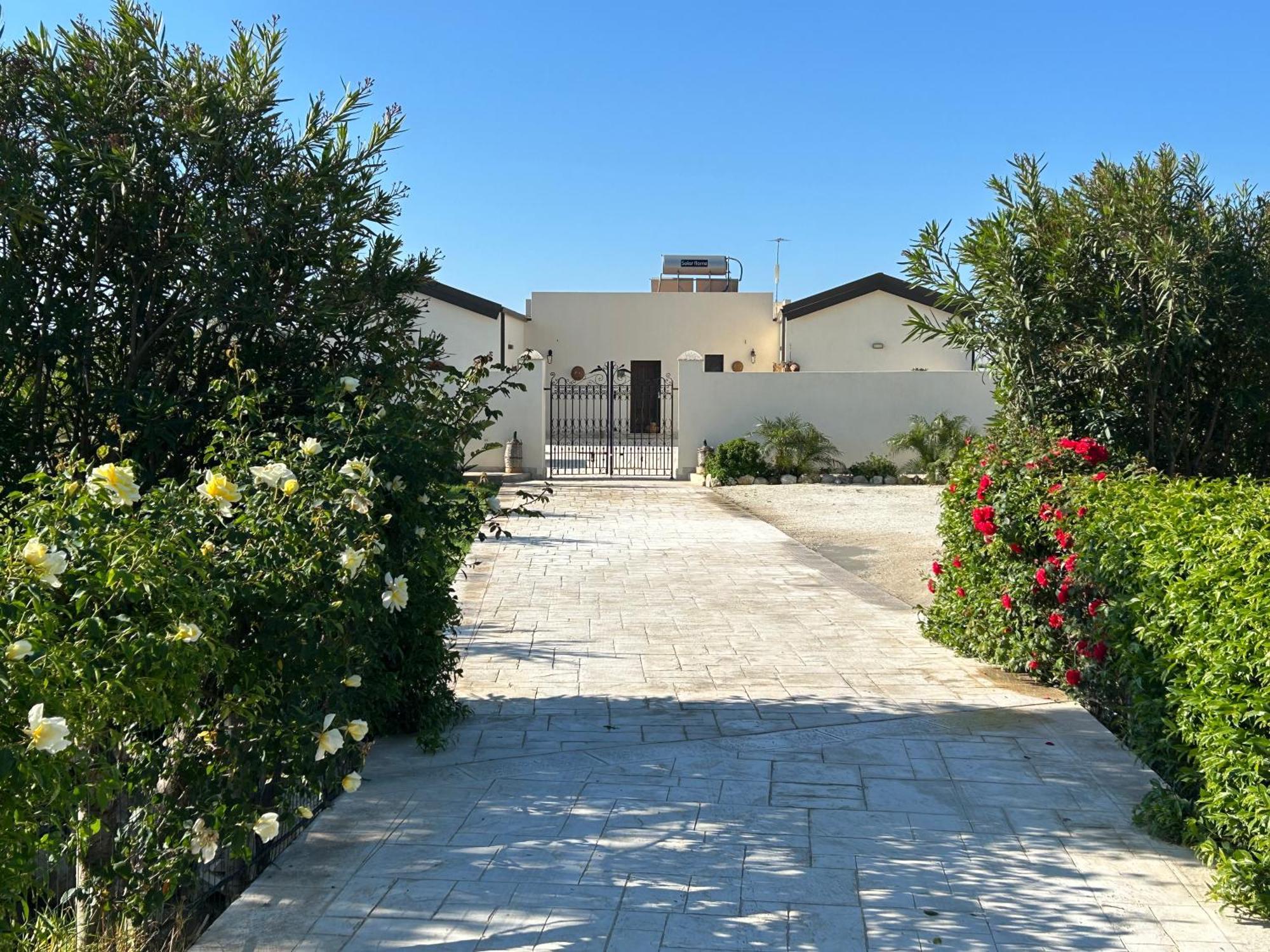 Baglio Il Gelso E L'Ulivo Appartamento Il Carrubo Reitani Exterior photo