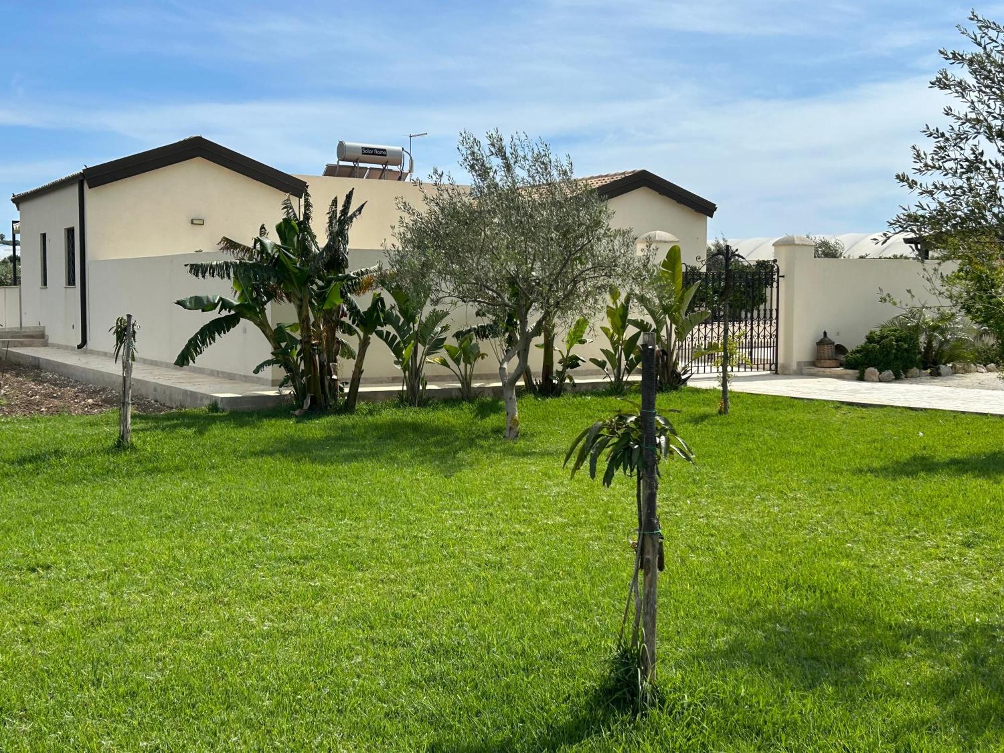 Baglio Il Gelso E L'Ulivo Appartamento Il Carrubo Reitani Exterior photo